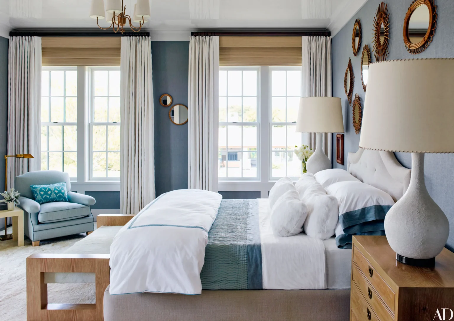 A Guide to Craft a Monochrome Look for Your Guest Room